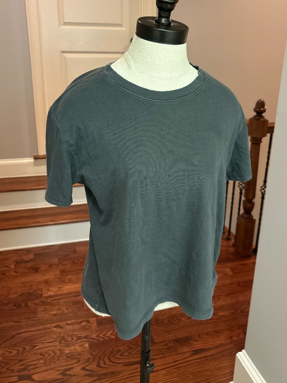 Hollister Crewneck T-Shirt Dark Grey Size Medium